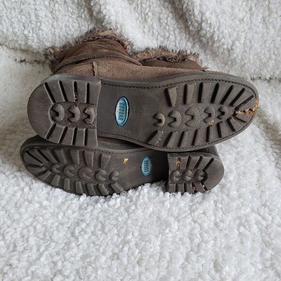 Cougar Faux Fur Lined Suede Buckle Pull on Boots - Picture 2 of 6